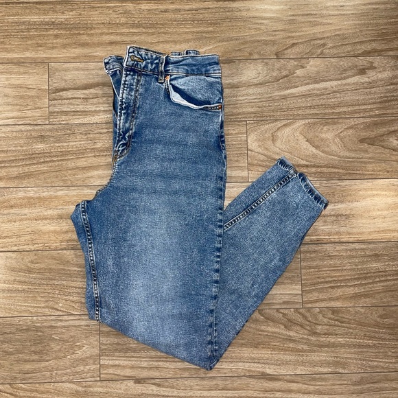 H&M “mom jeans” - Picture 2 of 6